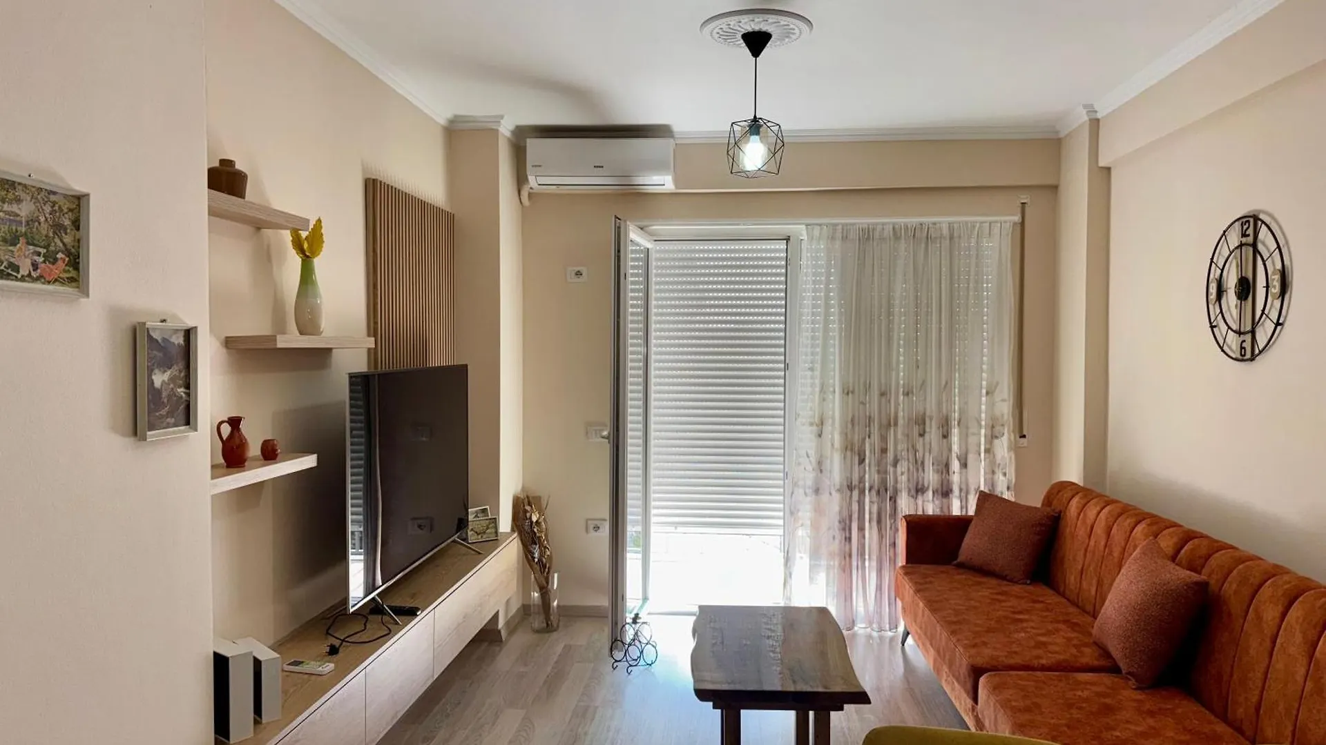 Cozy 2Br Apartment In טיראנה